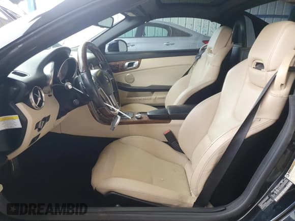 ✅ 2014 Mercedes-Benz SLK 250 • VIN: WDDPK4HAXEF087591 • Lot: 54190795. Wystawiony na Copart z przebiegiem 102 046 mil. Bezpłatny archiwum sprzedaży aukcyjnych z USA i szczegółowy raport historii pojazdu na DreamBid. Zdjęcie 7.