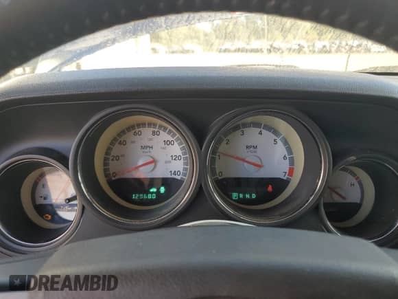 2010 Dodge Challenger SE z VIN 2B3CJ4DV6AH109150, wystawiony jako Copart lot #70212064 z przebiegiem 129 680 mil mil oraz Czysty tytuł • Clean title. Historia ofert i sprzedaży dostępna na DreamBid. Obrazek 9.