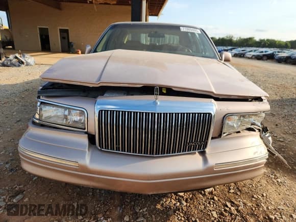 ✅ 1996 Lincoln Town Car Executive • VIN: 1LNLM81W9TY702967 • Лот: 71869405. Опубликован ранее на Copart с пробегом 67 697 миль. Бесплатный доступ к архиву аукционных продаж из США и подробный отчёт об истории автомобиля на DreamBid. Изображение 5.