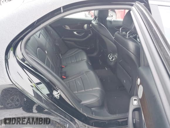 ✅ 2020 Mercedes-Benz C 300 • VIN: WDDWF8EB0LR560804 • Lot: 41620613. Wystawiony na IAAI z przebiegiem 48 555 mil. Bezpłatny archiwum sprzedaży aukcyjnych z USA i szczegółowy raport historii pojazdu na DreamBid. Zdjęcie 8.