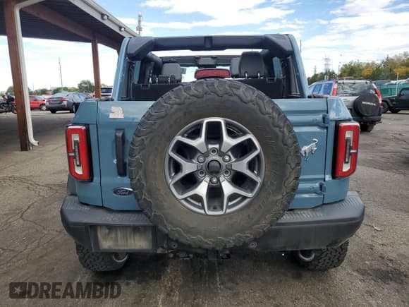 ✅ 2021 Ford Bronco • VIN: 1FMEE5DH0MLA77116 • Lot: 81920585. Wystawiony na Copart z przebiegiem 35 184 mil. Bezpłatny archiwum sprzedaży aukcyjnych z USA i szczegółowy raport historii pojazdu na DreamBid. Zdjęcie 6.