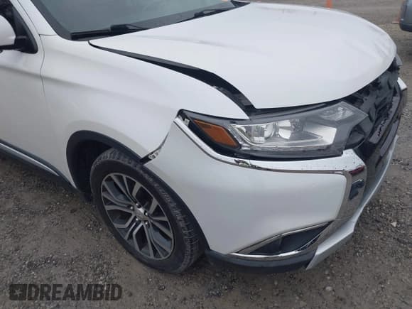 ✅ 2018 Mitsubishi Outlander SE • VIN: JA4AD3A37JZ000894 • Lot: 43715703. Listed on IAAI with 139,604 mi. Free auction sales archive from the USA and detailed vehicle history report at DreamBid. Image 18.