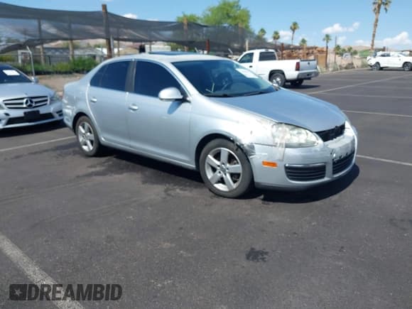 ✅ 2008 Volkswagen Jetta SE • VIN: 3VWRZ71K18M191083 • Lot: 42409687. Wystawiony na IAAI z przebiegiem 184 389 mil. Bezpłatny archiwum sprzedaży aukcyjnych z USA i szczegółowy raport historii pojazdu na DreamBid. Zdjęcie 1.