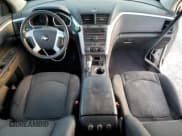 ✅ 2010 Chevrolet Traverse 1LT • VIN: 1GNLRFED4AJ268988 • Lot: 71664964. Wystawiony na Copart z przebiegiem 179 777 mil. Bezpłatny archiwum sprzedaży aukcyjnych z USA i szczegółowy raport historii pojazdu na DreamBid. Zdjęcie 8.