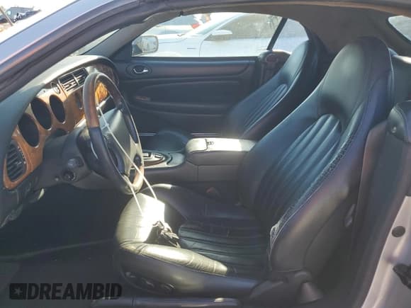 ✅ 2000 Jaguar XK • VIN: SAJJA42B4YPA08228 • Lot: 48636155. Wystawiony na Copart z przebiegiem 137 016 mil. Bezpłatny archiwum sprzedaży aukcyjnych z USA i szczegółowy raport historii pojazdu na DreamBid. Zdjęcie 7.