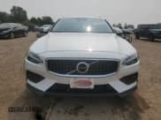 ✅ 2021 Volvo V60 • VIN: YV4102WK7M1068799 • Lot: 60121295. Wystawiony na Copart z przebiegiem 68 590 mil. Bezpłatny archiwum sprzedaży aukcyjnych z USA i szczegółowy raport historii pojazdu na DreamBid. Zdjęcie 5.