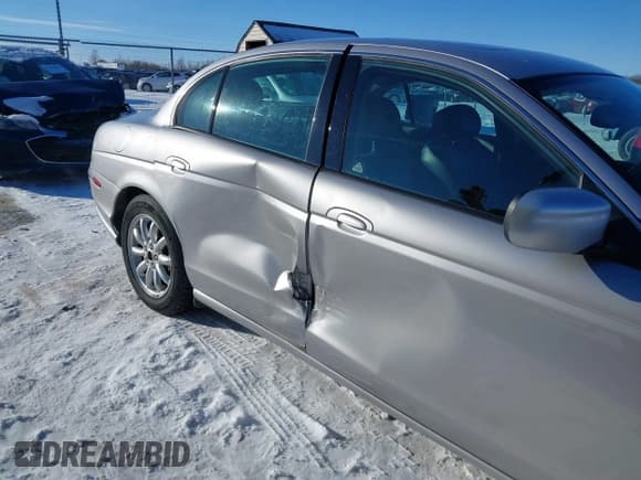 ✅ 2001 Jaguar S-Type • VIN: SAJDA01P11GM20659 • Lot: 41330249. Wystawiony na IAAI z przebiegiem 146 309 mil. Bezpłatny archiwum sprzedaży aukcyjnych z USA i szczegółowy raport historii pojazdu na DreamBid. Zdjęcie 6.