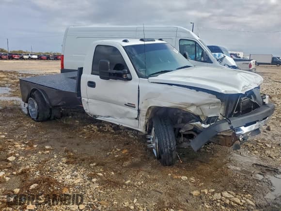 ✅ 2004 Chevrolet Silverado 1500 • VIN: 1GBJC34294E381272 • Lot: 93879645. Listed on Copart with 357,526 mi. Free auction sales archive from the USA and detailed vehicle history report at DreamBid. Image 4.