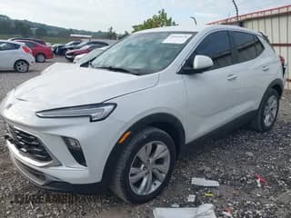 ✅ 2024 Buick Encore GX Preferred • VIN: KL4AMBS24RB032836 • Lot: 43412674. Wystawiony na IAAI z przebiegiem 22 718 mil. Bezpłatny archiwum sprzedaży aukcyjnych z USA i szczegółowy raport historii pojazdu na DreamBid. Zdjęcie 2.