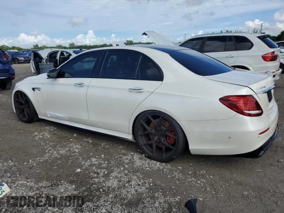 ✅ 2018 Mercedes-Benz E 63 S AMG • VIN: WDDZF8KB9JA291022 • Lot: 81260105. Wystawiony na Copart z przebiegiem Nie podano. Bezpłatny archiwum sprzedaży aukcyjnych z USA i szczegółowy raport historii pojazdu na DreamBid. Zdjęcie 2.
