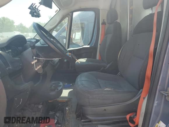 ✅ 2020 Ram ProMaster Cargo • VIN: 3C6URVJG1LE140058 • Lot: 70705115. Wystawiony na Copart z przebiegiem 137 095 mil. Bezpłatny archiwum sprzedaży aukcyjnych z USA i szczegółowy raport historii pojazdu na DreamBid. Zdjęcie 7.