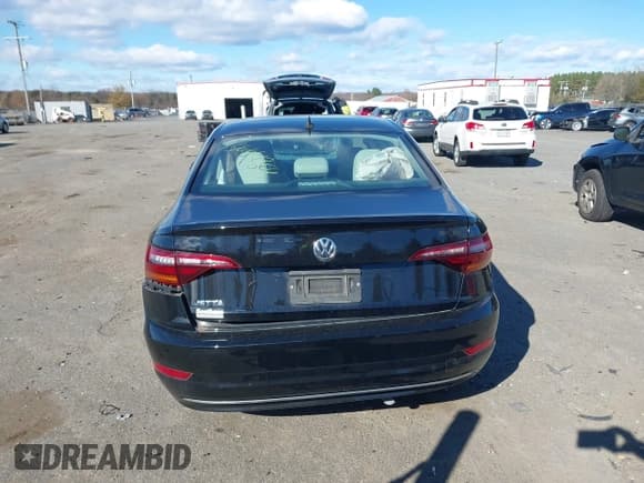 ✅ 2019 Volkswagen Jetta S • VIN: 3VWCB7BU2KM256766 • Lot: 43664754. Wystawiony na IAAI z przebiegiem 132 938 mil. Bezpłatny archiwum sprzedaży aukcyjnych z USA i szczegółowy raport historii pojazdu na DreamBid. Zdjęcie 16.