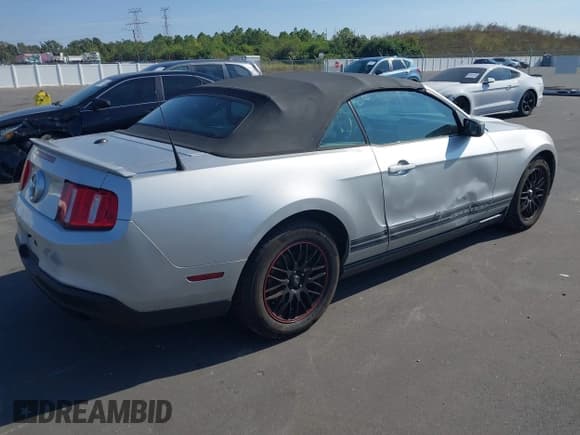 ✅ 2010 Ford Mustang V6 • VIN: 1ZVBP8EN7A5127644 • Lot: 43812460. Listed on IAAI with 134,255 mi. Free auction sales archive from the USA and detailed vehicle history report at DreamBid. Image 4.