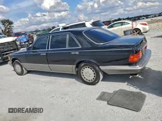 ✅ 1987 Mercedes-Benz 420 SEL • VIN: WDBCA35D2HA318939 • Lot: 94108105. Wystawiony na Copart z przebiegiem 99 920 mil. Bezpłatny archiwum sprzedaży aukcyjnych z USA i szczegółowy raport historii pojazdu na DreamBid. Zdjęcie 2.