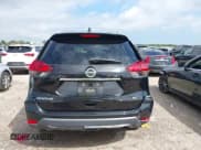 ✅ 2018 Nissan Rogue SV • VIN: 5N1AT2MT5JC807203 • Lot: 43277746. Wystawiony na IAAI z przebiegiem 91 686 mil. Bezpłatny archiwum sprzedaży aukcyjnych z USA i szczegółowy raport historii pojazdu na DreamBid. Zdjęcie 16.