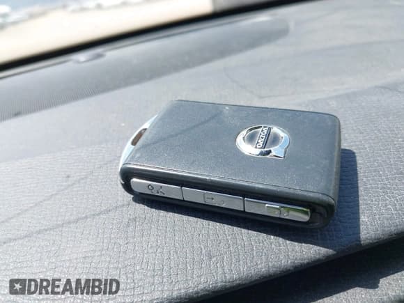 ✅ 2016 Volvo XC90 T5 Momentum • VIN: YV4102XK4G1059321 • Lot: 42084032. Listed on IAAI with 168,568 mi. Free auction sales archive from the USA and detailed vehicle history report at DreamBid. Image 11.