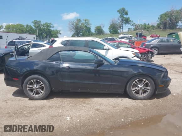 2014 Ford Mustang V6 с VIN 1ZVBP8EM5E5243910, выставлен на аукционе IAAI как лот 42648737 с пробегом 251 987 миль миль и . История ставок и продаж доступна на DreamBid. Изображение 13.