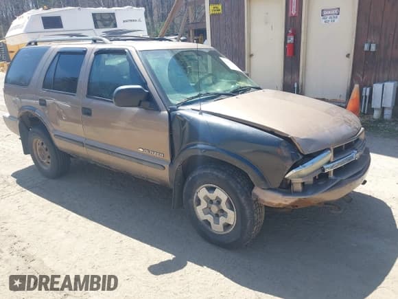 ✅ 2004 Chevrolet Blazer LS • VIN: 1GNDT13X14K156833 • Lot: 42112273. Wystawiony na IAAI z przebiegiem 139 131 mil. Bezpłatny archiwum sprzedaży aukcyjnych z USA i szczegółowy raport historii pojazdu na DreamBid. Zdjęcie 1.