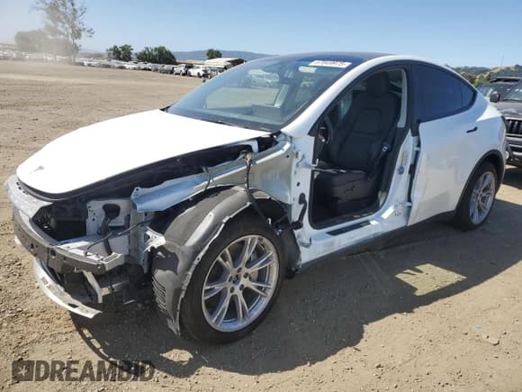 ✅ 2024 Tesla Model Y Long Range • VIN: 7SAYGDEE0RF983516 • Лот: 57849975. Опубликован ранее на Copart с пробегом 6 614 миль. Бесплатный доступ к архиву аукционных продаж из США и подробный отчёт об истории автомобиля на DreamBid. Изображение 1.