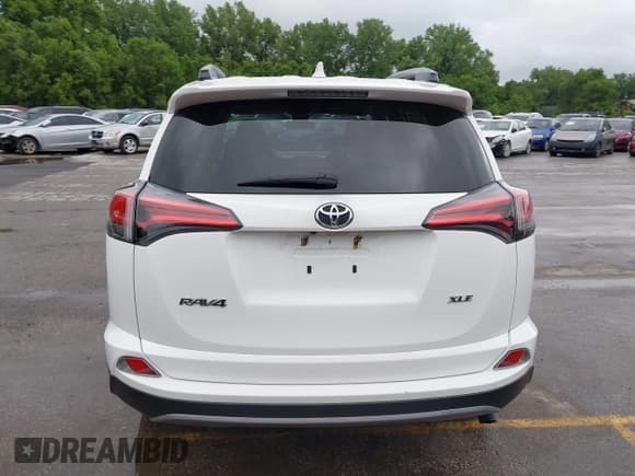 ✅ 2018 Toyota RAV4 XLE • VIN: 2T3WFREVXJW444968 • Lot: 42299924. Listed on IAAI with 99,906 mi. Free auction sales archive from the USA and detailed vehicle history report at DreamBid. Image 16.