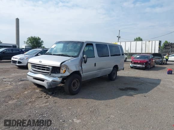 ✅ 2002 Ford Econoline Passenger XL • VIN: 1FBSS31L22HB33221 • Лот: 42613580. Опубликован ранее на IAAI с пробегом 196 057 миль. Бесплатный доступ к архиву аукционных продаж из США и подробный отчёт об истории автомобиля на DreamBid. Изображение 2.