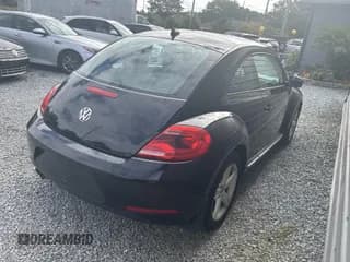 ✅ 2015 Volkswagen Beetle 1.8T • VIN: 3VWJ17ATXFM638584 • Lot: 43413410. Wystawiony na IAAI z przebiegiem 148 081 mil. Bezpłatny archiwum sprzedaży aukcyjnych z USA i szczegółowy raport historii pojazdu na DreamBid. Zdjęcie 4.