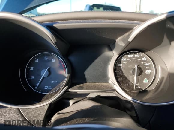 ✅ 2021 Alfa Romeo Giulia Quadrifoglio • VIN: ZARFAMEV2M7646078 • Lot: 82237543. Wystawiony na Copart z przebiegiem Nie podano. Bezpłatny archiwum sprzedaży aukcyjnych z USA i szczegółowy raport historii pojazdu na DreamBid. Zdjęcie 9.