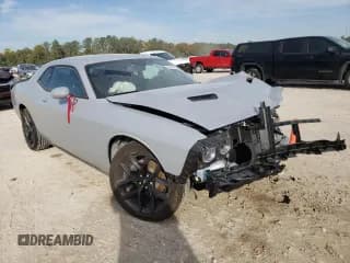 ✅ 2022 Dodge Challenger SXT • VIN: 2C3CDZAG3NH185377 • Lot: 65970252. Wystawiony na Copart z przebiegiem 3 069 mil. Bezpłatny archiwum sprzedaży aukcyjnych z USA i szczegółowy raport historii pojazdu na DreamBid. Zdjęcie 1.