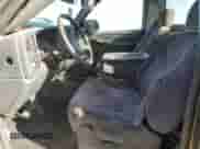 2002 GMC Sierra 1500 z VIN 1GTEC14W92Z280310, wystawiony jako Copart lot #74731204 z przebiegiem 241 075 mil mil oraz Szkoda całkowita • Salvage title. Historia ofert i sprzedaży dostępna na DreamBid. Obrazek 7.