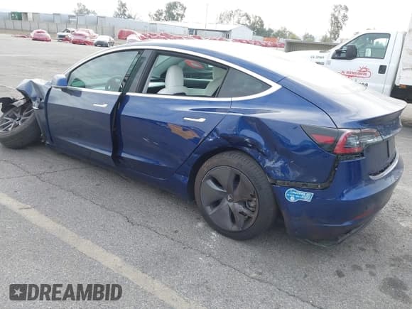 ✅ 2020 Tesla Model 3 Standard Range Plus • VIN: 5YJ3E1EA8LF804929 • Lot: 40940566. Wystawiony na IAAI z przebiegiem 94 620 mil. Bezpłatny archiwum sprzedaży aukcyjnych z USA i szczegółowy raport historii pojazdu na DreamBid. Zdjęcie 3.