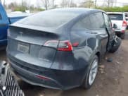 ✅ 2024 Tesla Model Y Long Range • VIN: 7SAYGDEE5RA226317 • Lot: 42025891. Wystawiony na IAAI z przebiegiem 23 995 mil. Bezpłatny archiwum sprzedaży aukcyjnych z USA i szczegółowy raport historii pojazdu na DreamBid. Zdjęcie 4.