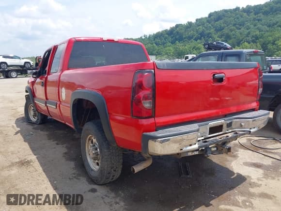 ✅ 2006 Chevrolet Silverado 2500HD Work Truck • VIN: 1GCHK29U96E100527 • Lot: 42870852. Wystawiony na IAAI z przebiegiem 169 391 mil. Bezpłatny archiwum sprzedaży aukcyjnych z USA i szczegółowy raport historii pojazdu na DreamBid. Zdjęcie 3.