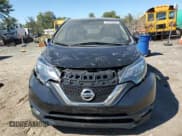 ✅ 2017 Nissan Note SV • VIN: 3N1CE2CP2HL355398 • Lot: 84469605. Wystawiony na Copart z przebiegiem 127 700 mil. Bezpłatny archiwum sprzedaży aukcyjnych z USA i szczegółowy raport historii pojazdu na DreamBid. Zdjęcie 5.