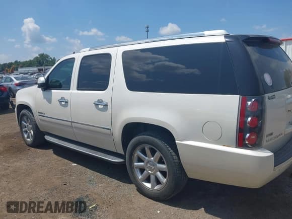 ✅ 2010 GMC Yukon XL Denali • VIN: 1GKUKMEF9AR205012 • Lot: 42931232. Listed on IAAI with 192,407 mi. Free auction sales archive from the USA and detailed vehicle history report at DreamBid. Image 14.