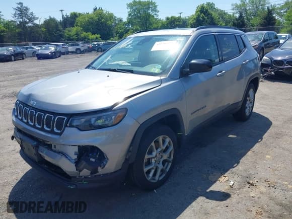✅ 2022 Jeep Compass Latitude Lux • VIN: 3C4NJDFB4NT181195 • Lot: 42536275. Wystawiony na IAAI z przebiegiem 77 767 mil. Bezpłatny archiwum sprzedaży aukcyjnych z USA i szczegółowy raport historii pojazdu na DreamBid. Zdjęcie 17.