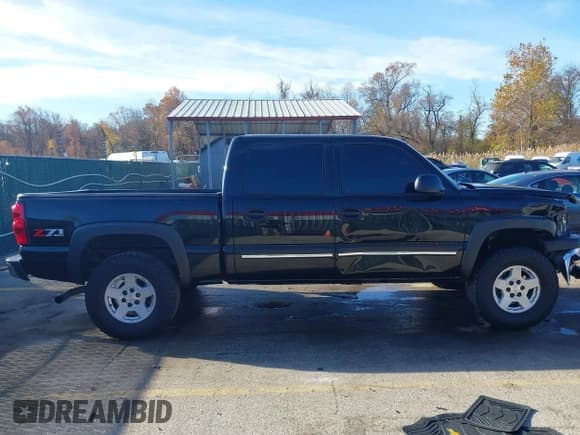 ✅ 2004 Chevrolet Silverado 1500 Z71 • VIN: 2GCEK13T441379543 • Lot: 43700681. Wystawiony na IAAI z przebiegiem 218 175 mil. Bezpłatny archiwum sprzedaży aukcyjnych z USA i szczegółowy raport historii pojazdu na DreamBid. Zdjęcie 14.