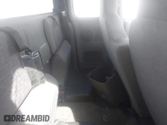 ✅ 2006 Isuzu i-Series S • VIN: 1GGCS198568700224 • Lot: 41682277. Wystawiony na IAAI z przebiegiem 374 976 mil. Bezpłatny archiwum sprzedaży aukcyjnych z USA i szczegółowy raport historii pojazdu na DreamBid. Zdjęcie 8.