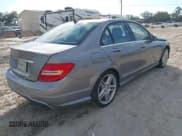 ✅ 2014 Mercedes-Benz C 250 Sport • VIN: WDDGF4HBXEG239554 • Lot: 40985936. Wystawiony na IAAI z przebiegiem 182 701 mil. Bezpłatny archiwum sprzedaży aukcyjnych z USA i szczegółowy raport historii pojazdu na DreamBid. Zdjęcie 4.