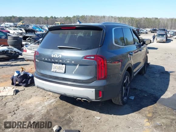 ✅ 2024 Kia Telluride S • VIN: 5XYP64GC0RG527984 • Lot: 41661864. Listed on IAAI with 15,401 mi. Free auction sales archive from the USA and detailed vehicle history report at DreamBid. Image 4.