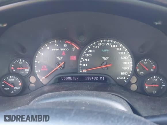 ✅ 2000 Chevrolet Corvette • VIN: 1G1YY32G9Y5104064 • Lot: 43591267. Wystawiony na IAAI z przebiegiem 138 432 mil. Bezpłatny archiwum sprzedaży aukcyjnych z USA i szczegółowy raport historii pojazdu na DreamBid. Zdjęcie 7.