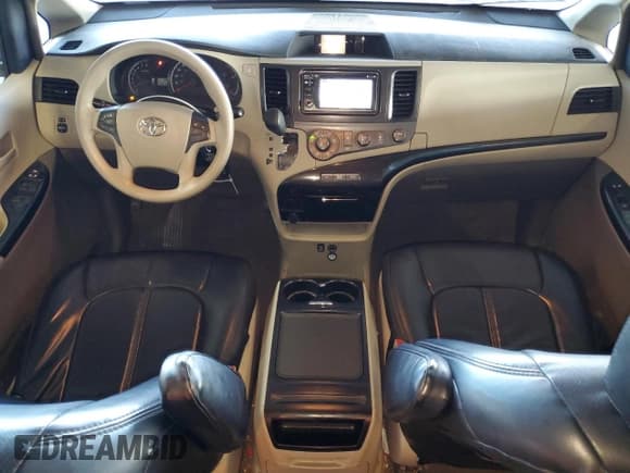 ✅ 2012 Toyota Sienna LE • VIN: 5TDKK3DC1CS247795 • Lot: 84934715. Wystawiony na Copart z przebiegiem 90 074 mil. Bezpłatny archiwum sprzedaży aukcyjnych z USA i szczegółowy raport historii pojazdu na DreamBid. Zdjęcie 8.