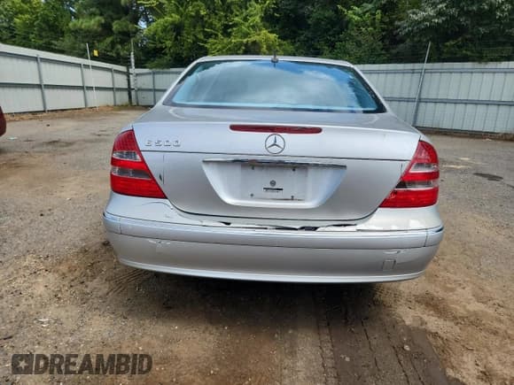 ✅ 2005 Mercedes-Benz E 500 • VIN: WDBUF70J55A685937 • Lot: 82048265. Listed on Copart with 226,598 mi. Free auction sales archive from the USA and detailed vehicle history report at DreamBid. Image 6.