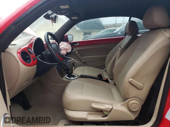 ✅ 2016 Volkswagen Beetle Denim • VIN: 3VW507AT3GM800898 • Lot: 46596315. Listed on Copart with Not provided. Free auction sales archive from the USA and detailed vehicle history report at DreamBid. Image 7.