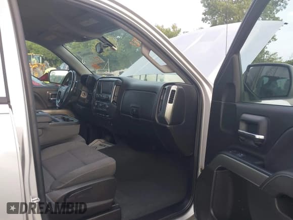 ✅ 2019 Chevrolet Silverado 1500 LT • VIN: 2GCVKPEC5K1158935 • Lot: 43010983. Wystawiony na IAAI z przebiegiem 115 505 mil. Bezpłatny archiwum sprzedaży aukcyjnych z USA i szczegółowy raport historii pojazdu na DreamBid. Zdjęcie 5.