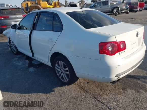✅ 2007 Volkswagen Jetta • VIN: 3VWGG71K47M076277 • Лот: 41356422. Опубликован ранее на IAAI с пробегом 176 821 миль. Бесплатный доступ к архиву аукционных продаж из США и подробный отчёт об истории автомобиля на DreamBid. Изображение 3.