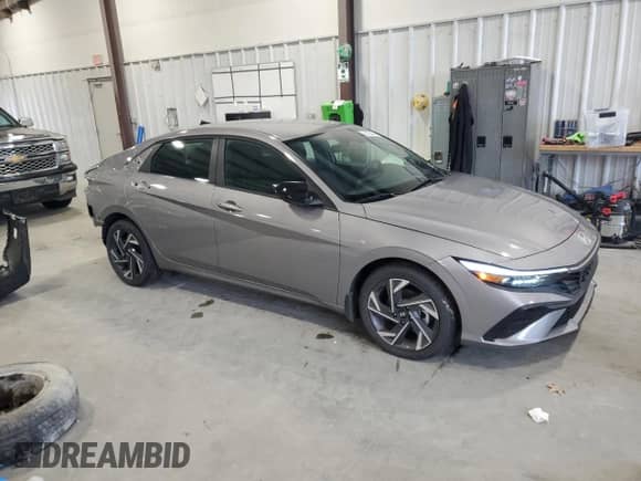 2025 Hyundai Elantra SEL Sport with VIN KMHLM4DG9SU907014, listed as a Copart auction lot 85256005 with 3,975 mi miles and Salvage title. Bid and sale history available at DreamBid. Image 4.
