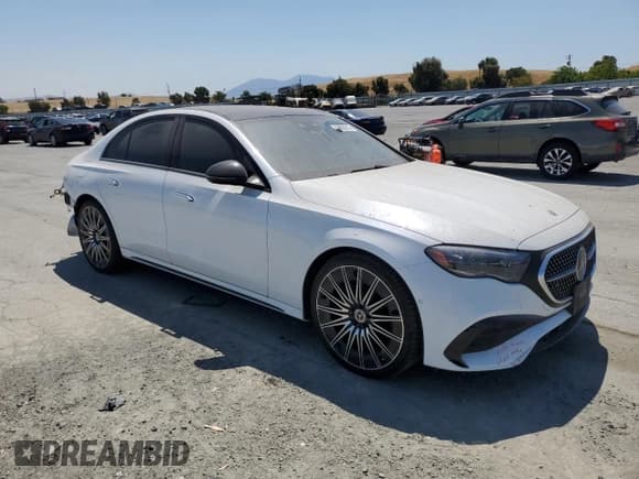 ✅ 2024 Mercedes-Benz E 350 • VIN: W1KLF4HB9RA053401 • Lot: 67090015. Wystawiony na Copart z przebiegiem 11 163 mil. Bezpłatny archiwum sprzedaży aukcyjnych z USA i szczegółowy raport historii pojazdu na DreamBid. Zdjęcie 4.