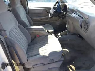 ✅ 2001 Chevrolet Blazer LT • VIN: 1GNCS13W712122865 • Lot: 41997035. Wystawiony na IAAI z przebiegiem 161 862 mil. Bezpłatny archiwum sprzedaży aukcyjnych z USA i szczegółowy raport historii pojazdu na DreamBid. Zdjęcie 5.