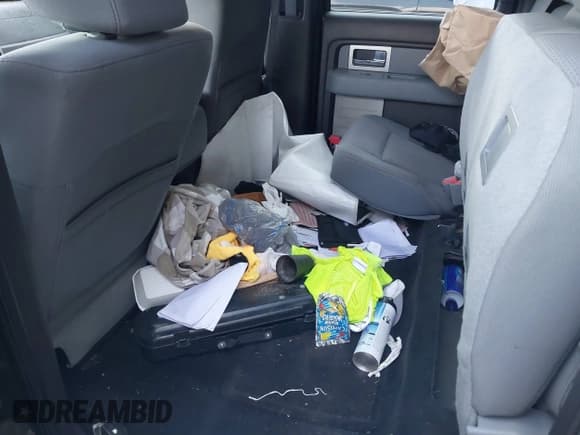 ✅ 2011 Ford F-150 XLT • VIN: 1FTFW1ET7BFB86749 • Lot: 39484423. Listed on IAAI with 324,127 mi. Free auction sales archive from the USA and detailed vehicle history report at DreamBid. Image 8.