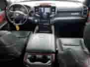 2020 Ram 1500 Rebel z VIN 1C6SRFLM1LN230872, wystawiony jako Copart lot #55671585 z przebiegiem 97 202 mil mil oraz Szkoda całkowita • Salvage title. Historia ofert i sprzedaży dostępna na DreamBid. Obrazek 8.